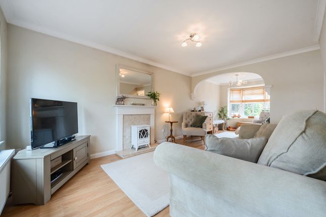 12, Trenthams Close, Reading photo 3