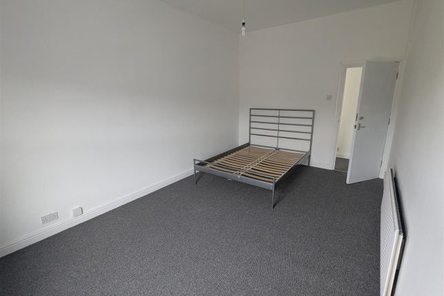 Flat 3, 90, High Street, Barry photo 5