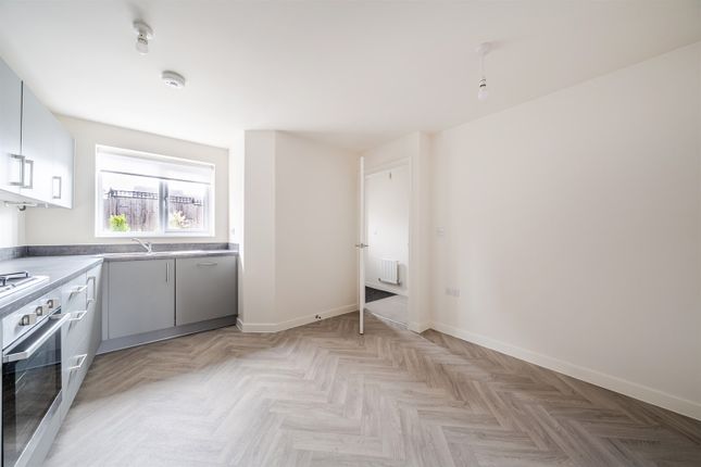 5, Slim Drive, Gedling, Nottingham photo 5