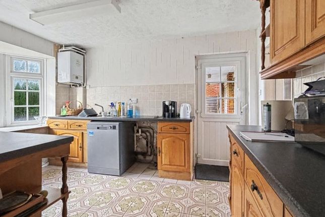 Rosario, 1, Moreton Close, Farnham photo 3