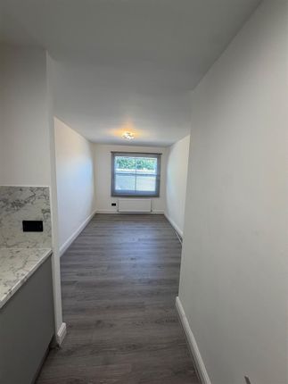 Flat D, 23, Portnall Road, London photo 4