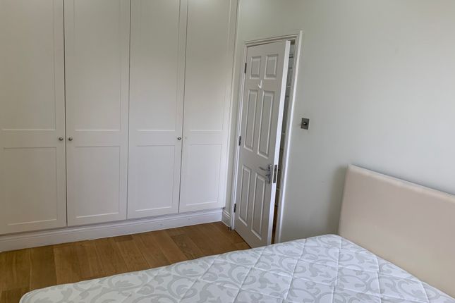 Flat to rent in New Kings Road, Fulham, London