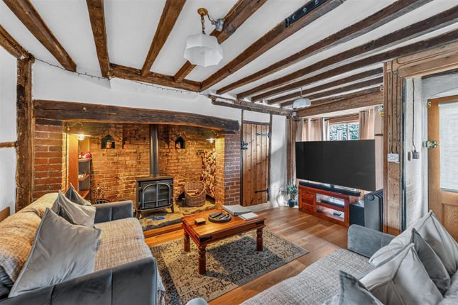 Ye Olde Cottage, Ifield Road, Crawley photo 4