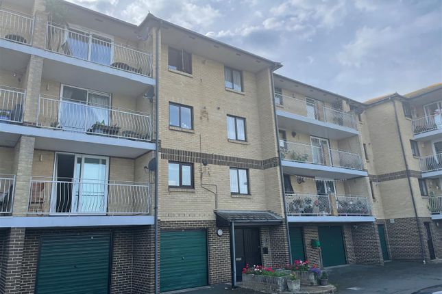 Thumbnail Flat for sale in East Mount Road, Shanklin