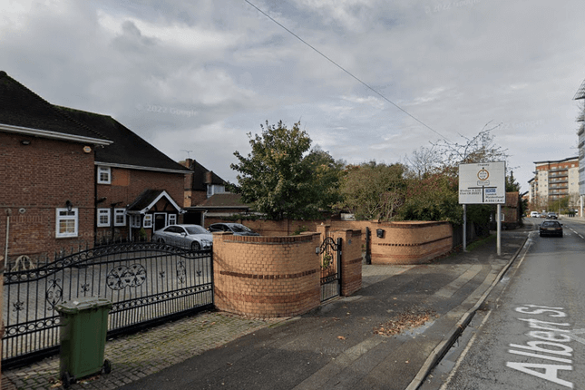 5 Bedroom In Slough - Close To Shopping Centre