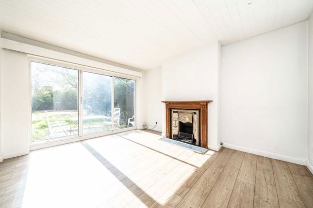47, Longford Close, Hampton photo 2