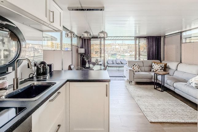 Southern Breeez, Brighton Marina Village, Brighton photo 3
