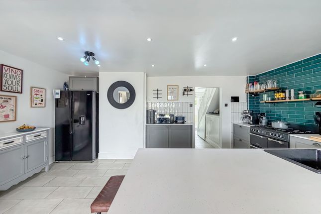 40 Summerfield Lane, Caerphilly photo 2