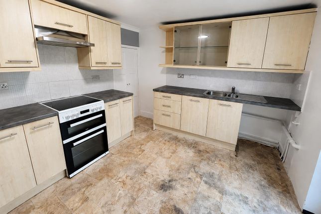 498, Lower Rainham Road, Gillingham photo 5