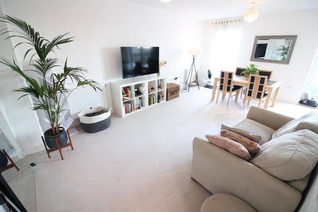 Thumbnail Flat to rent in Hunting Place, Hounslow