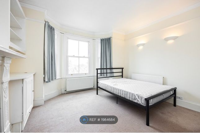 Flat to rent in Latchmere Road, London