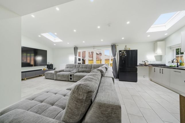 11 Drovers Close, Leicester photo 3