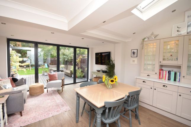 11, Laurel Grove, Surrey photo 2