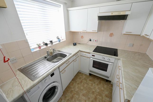 Flat 11, Saville Court, Wimborne photo 2