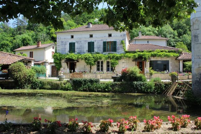 Thumbnail Hotel/guest house for sale in Bourdeilles, Dordogne Area, Nouvelle-Aquitaine
