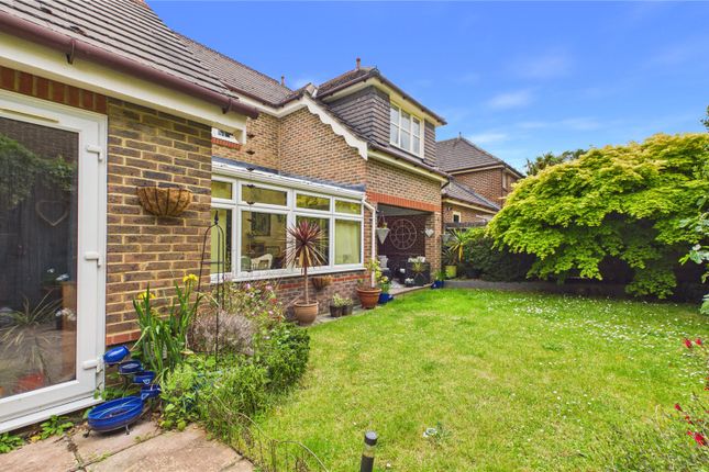 9, Mallards Way, Surrey photo 2