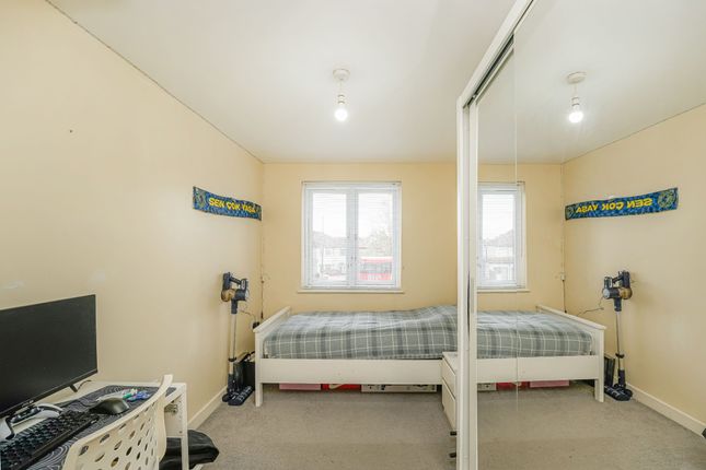 Flat 11, Amethyst Court Enstone Road, Enfield photo 2