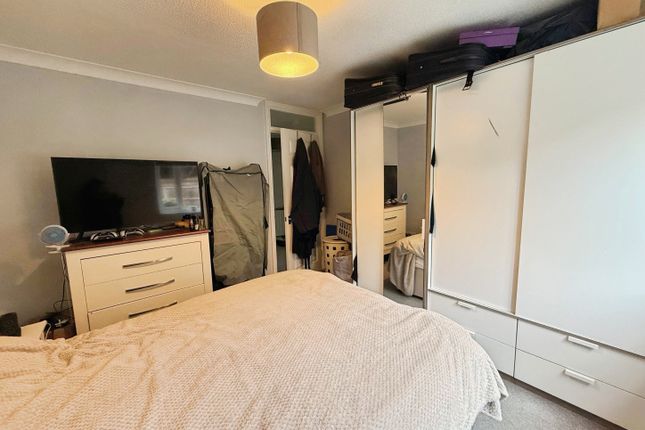 Aynsley Gardens, HARLOW photo 4