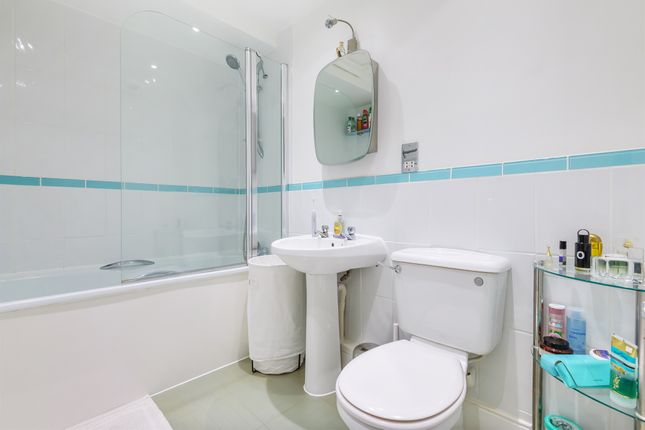 Flat for sale in St. Stephens Avenue, London