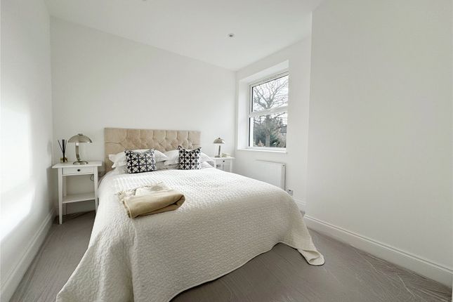 Flat for sale in Hopton Road, London