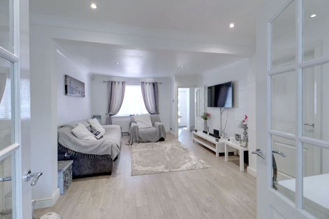 51, Ingrebourne Road, Rainham photo 4