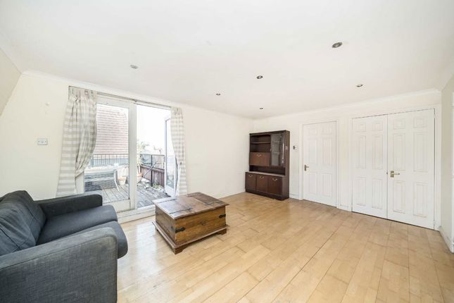 Etchingham Park Road, London photo 4
