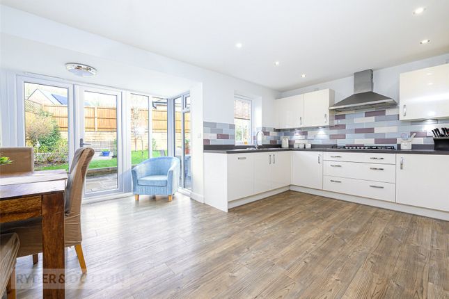 2, Fieldfare Close, Huddersfield photo 2