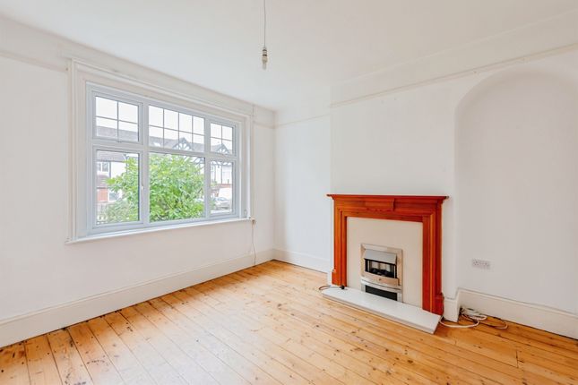 22, Dunraven Avenue, Redhill photo 4