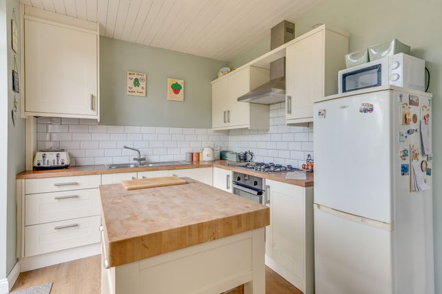 51 Hollythorpe Road, Sheffield photo 2