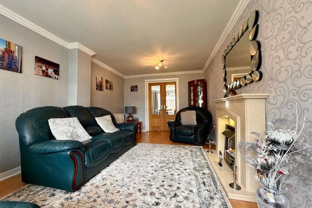 5 Golfhill Quadrant, Airdrie photo 3