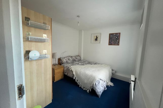 Thumbnail Room to rent in Pembridge Square, London