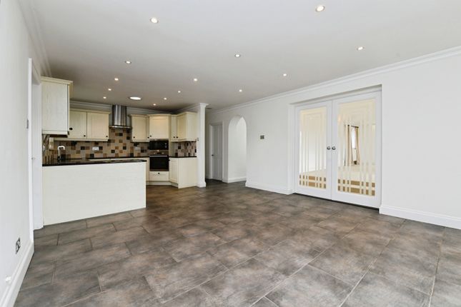 Apex Lodge,, Great Tey Road, Colchester photo 3