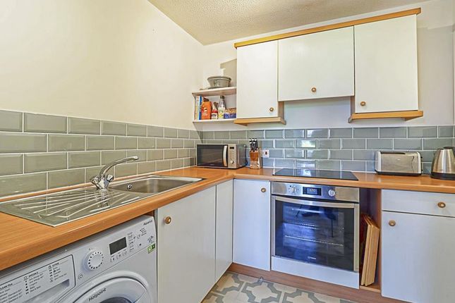 Flat to rent in Paxton Road, London