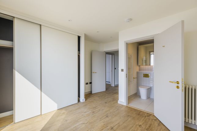11 Selborne Road, London photo 2