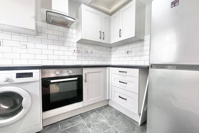 12 Salliesfield,, Kneller Road, Whitton photo 3