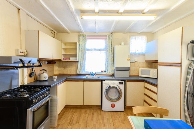 24, Hinchsliff Avenue, Barry photo 5