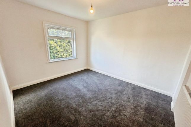 13, Leafield Grove, Bradford photo 4