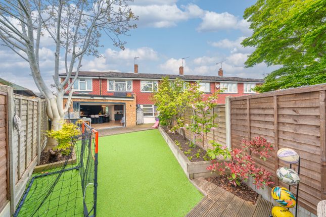 16, Mandeville Road, Shepperton photo 4
