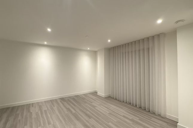 59, Lismore Boulevard, London photo 4