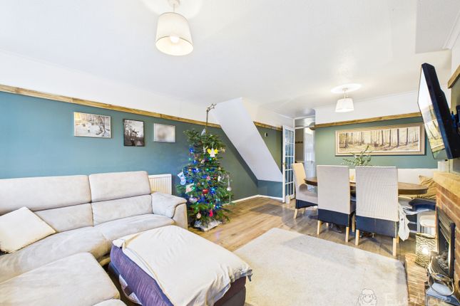 1, FIVE ACRES CLOSE, BORDON photo 3