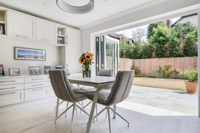 11, Eleanor Place, Farnham photo 3