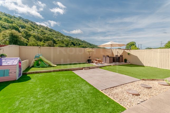 35 Golwg Y Mynydd, Godrergraig photo 3