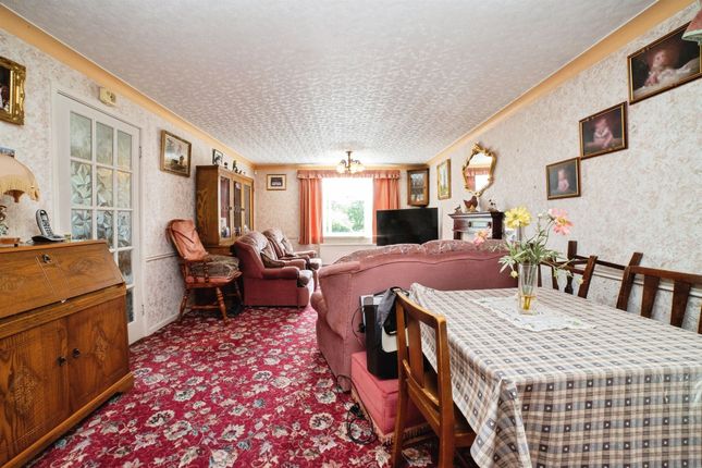 2, Chestnut Grove, Alfreton photo 2
