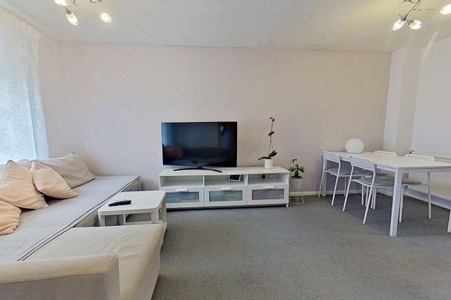 8, Clifton Lawn, Ramsgate photo 2