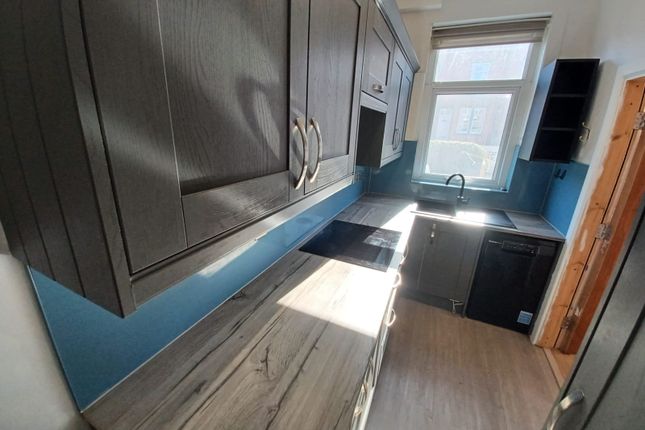 41, Compton Row, West Yorkshire photo 5