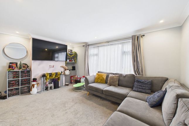 20, Somerset Close, Worthing photo 4