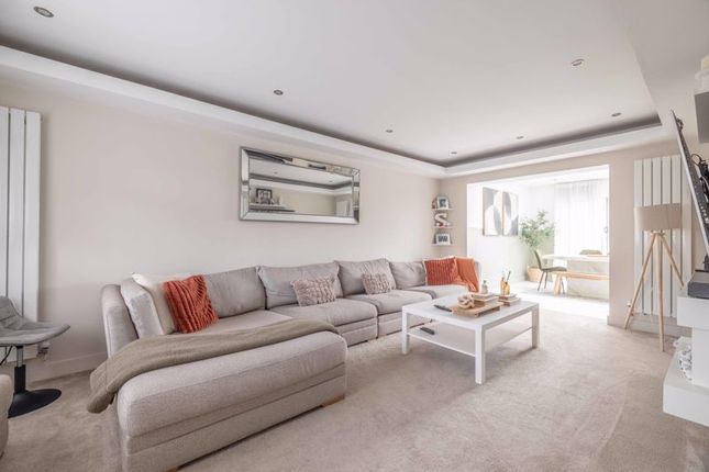 340, Cippenham Lane, Slough photo 3