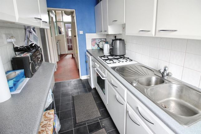 32, Marshall Avenue, Leeds photo 4