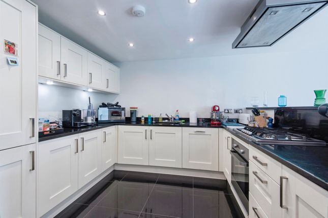 7, Grenfell Gardens, Royston photo 3