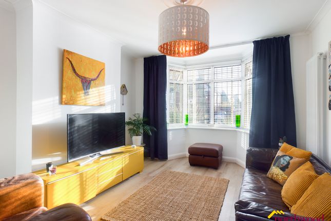 98, The Avenue, Hartshill photo 3